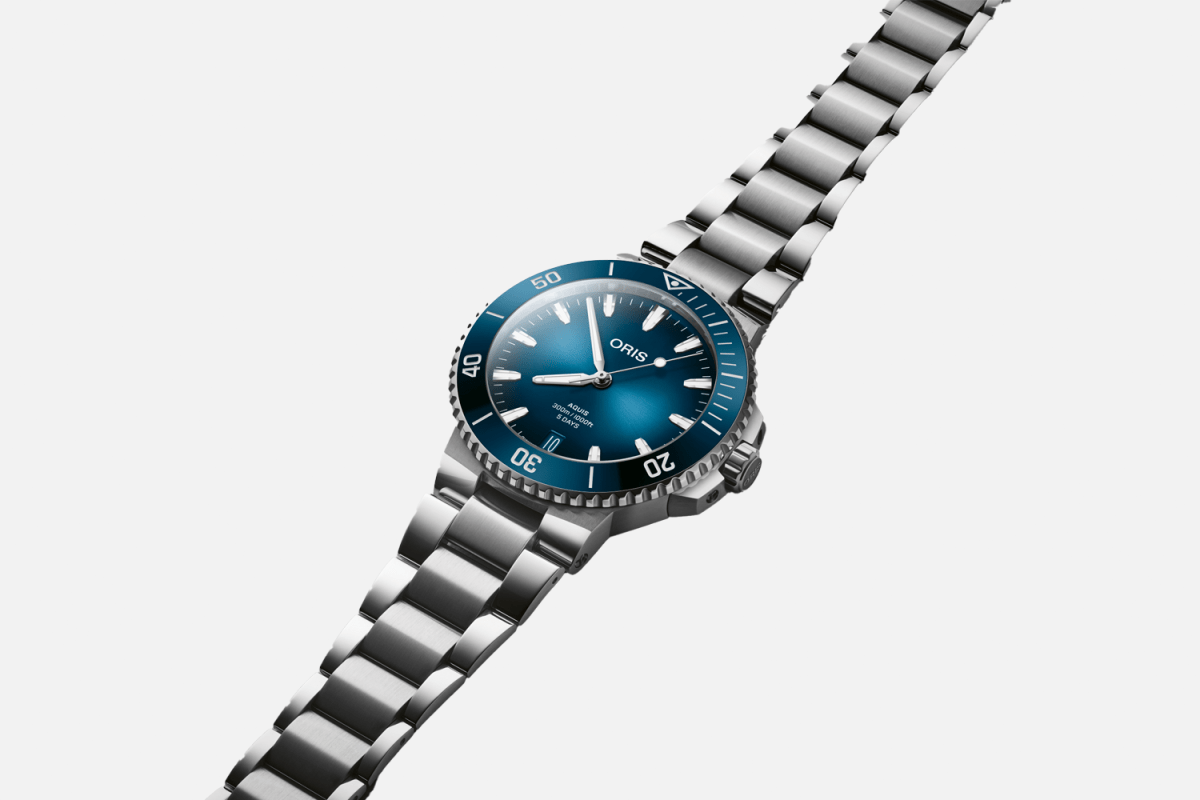 Oris Aquis Date 36.5MM